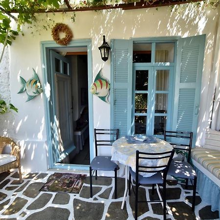 Traditional House By The Sea Mandrákion Extérieur photo
