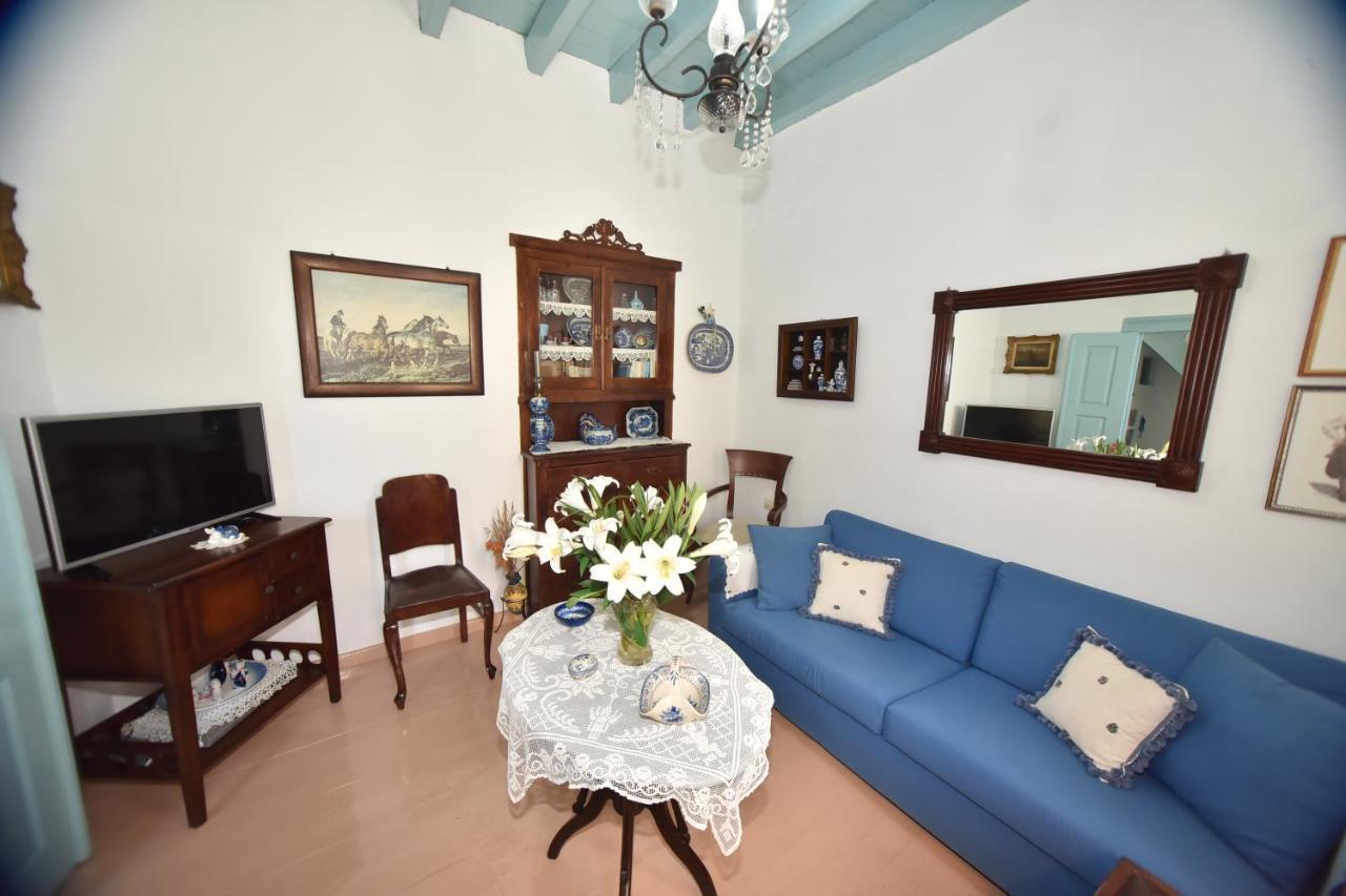 Traditional House By The Sea Mandrákion Extérieur photo