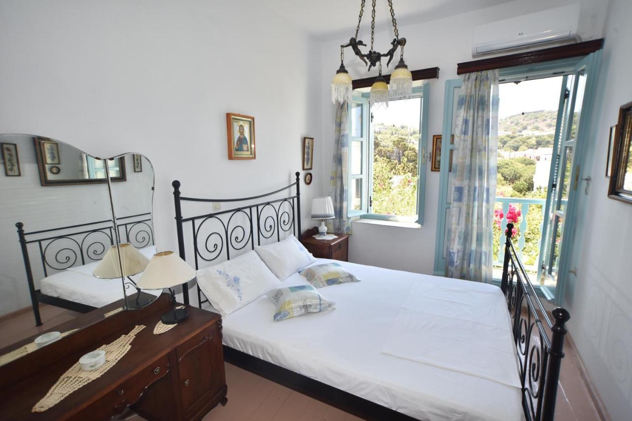 Traditional House By The Sea Mandrákion Extérieur photo