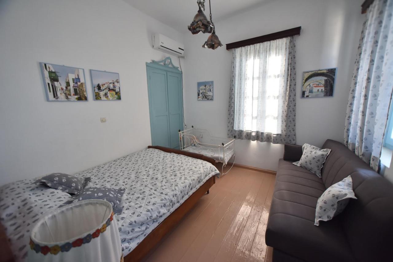 Traditional House By The Sea Mandrákion Extérieur photo