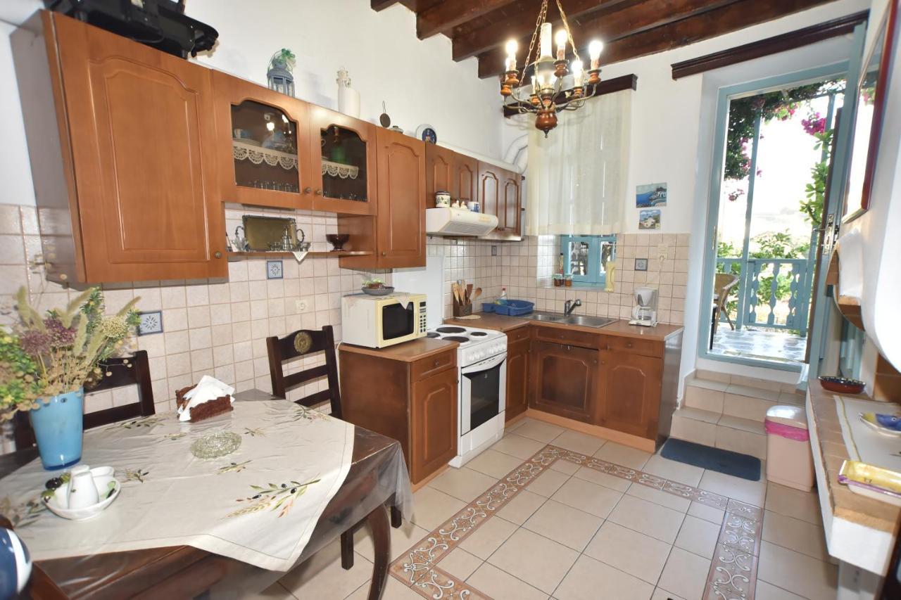 Traditional House By The Sea Mandrákion Extérieur photo
