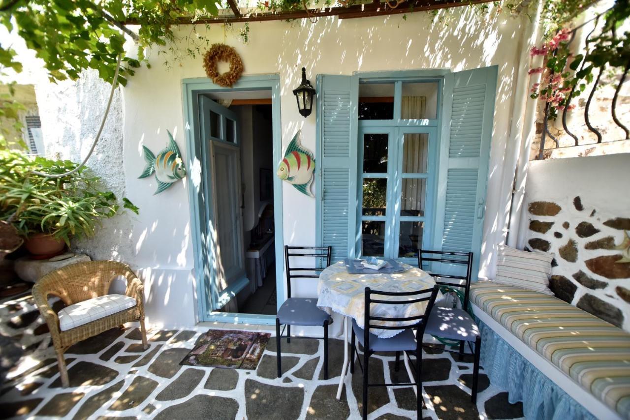 Traditional House By The Sea Mandrákion Extérieur photo
