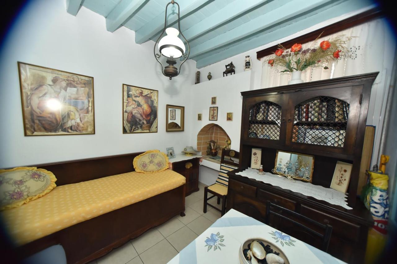 Traditional House By The Sea Mandrákion Extérieur photo