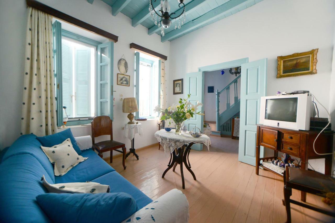 Traditional House By The Sea Mandrákion Extérieur photo